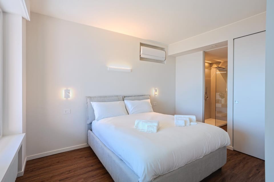 Bed, Photo of the whole room, Bedroom, towels, wardrobe, air conditioner