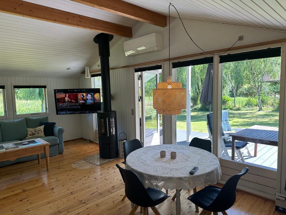 TV and multimedia, Living room, Dining area, fireplace, air conditioner