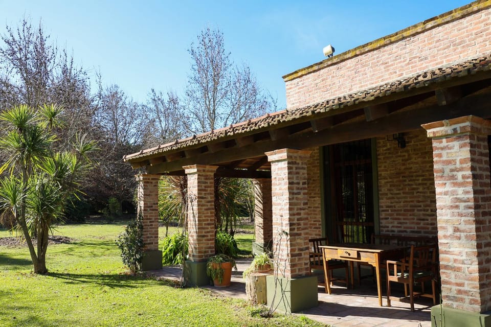 Amambay Casa de Campo y Arte en Areco House in Buenos Aires Province