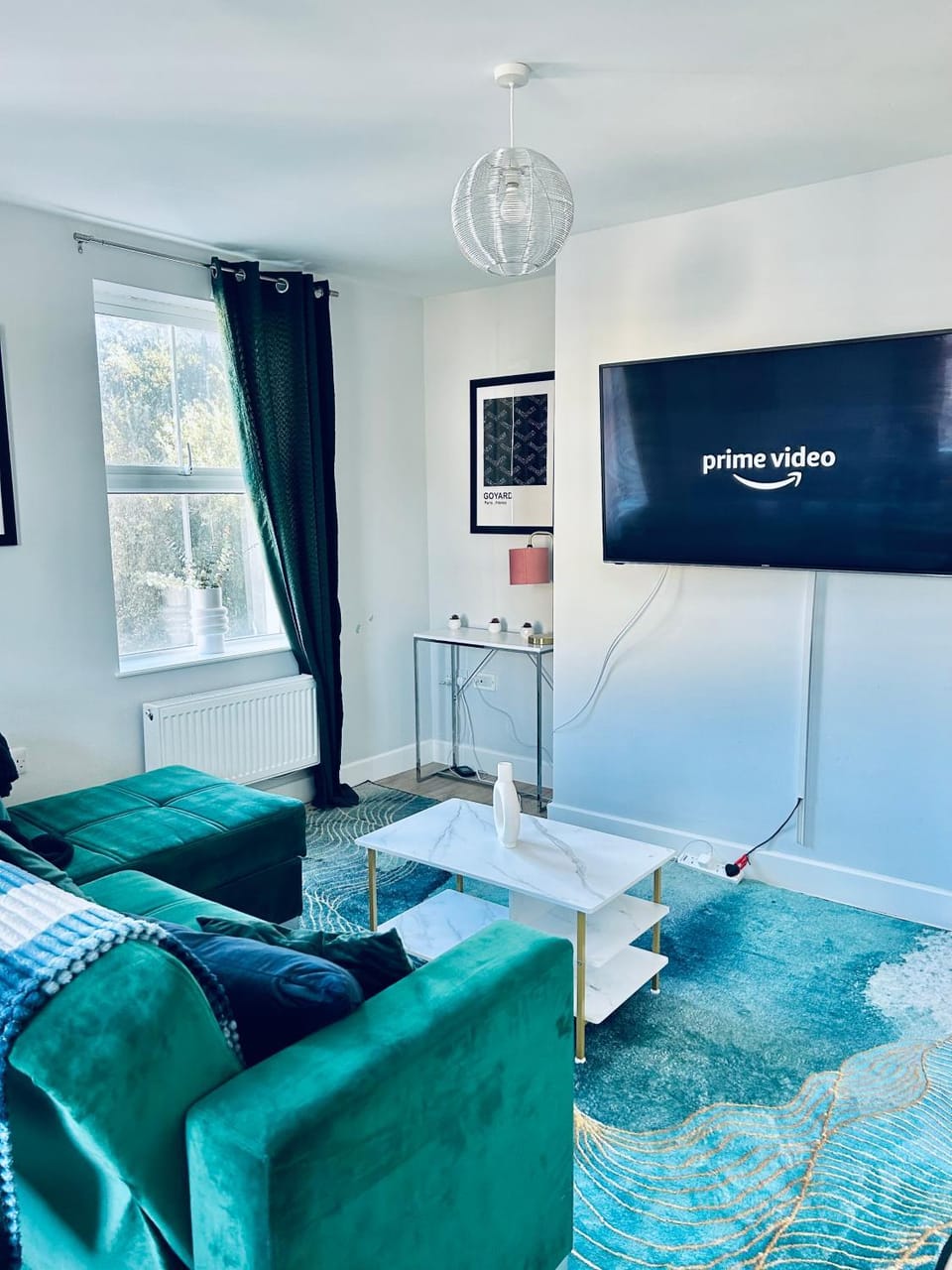 Communal lounge/ TV room, TV and multimedia, Living room, Seating area, Evening entertainment
