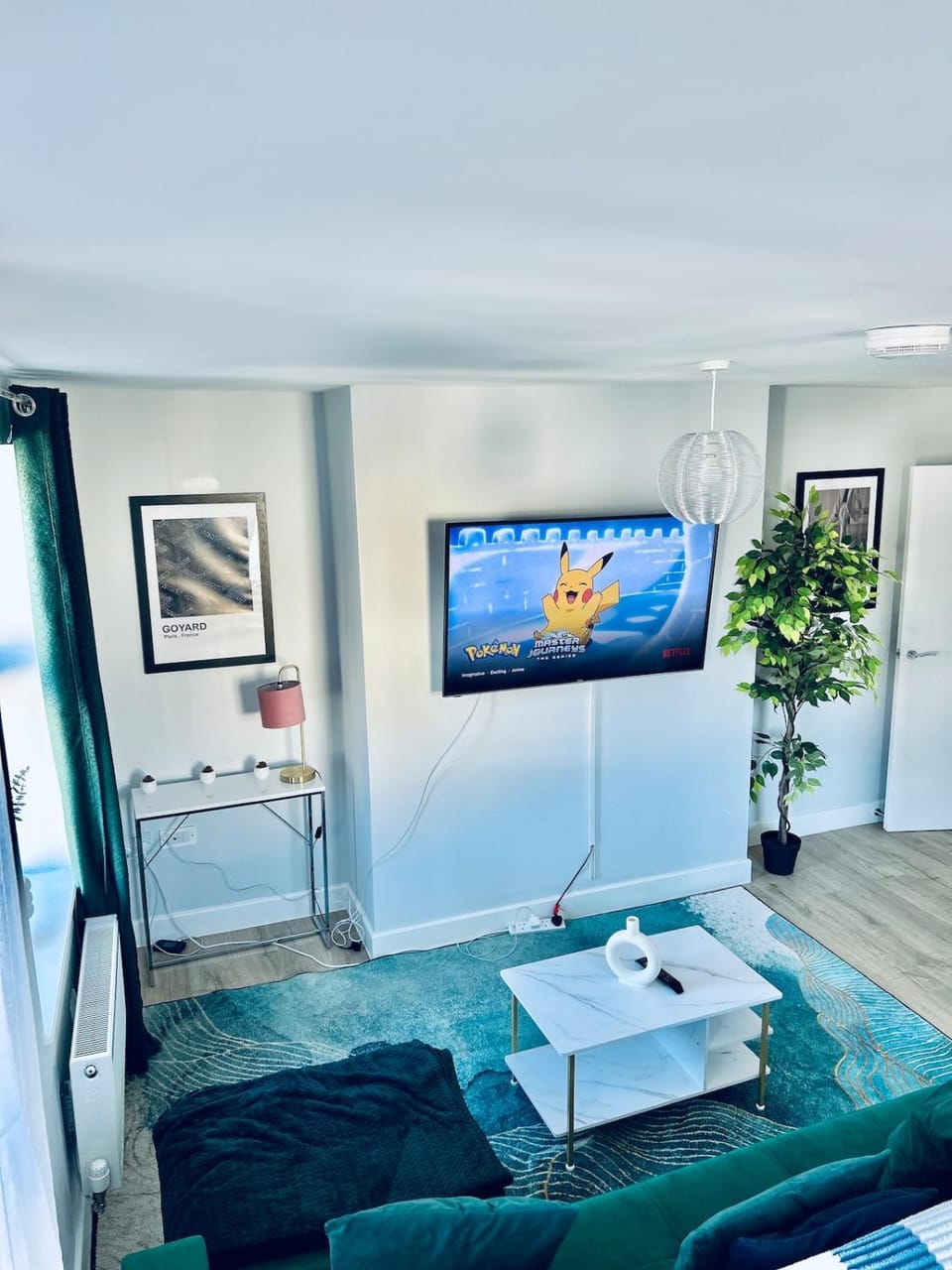 Communal lounge/ TV room, TV and multimedia, Living room, Seating area, Evening entertainment