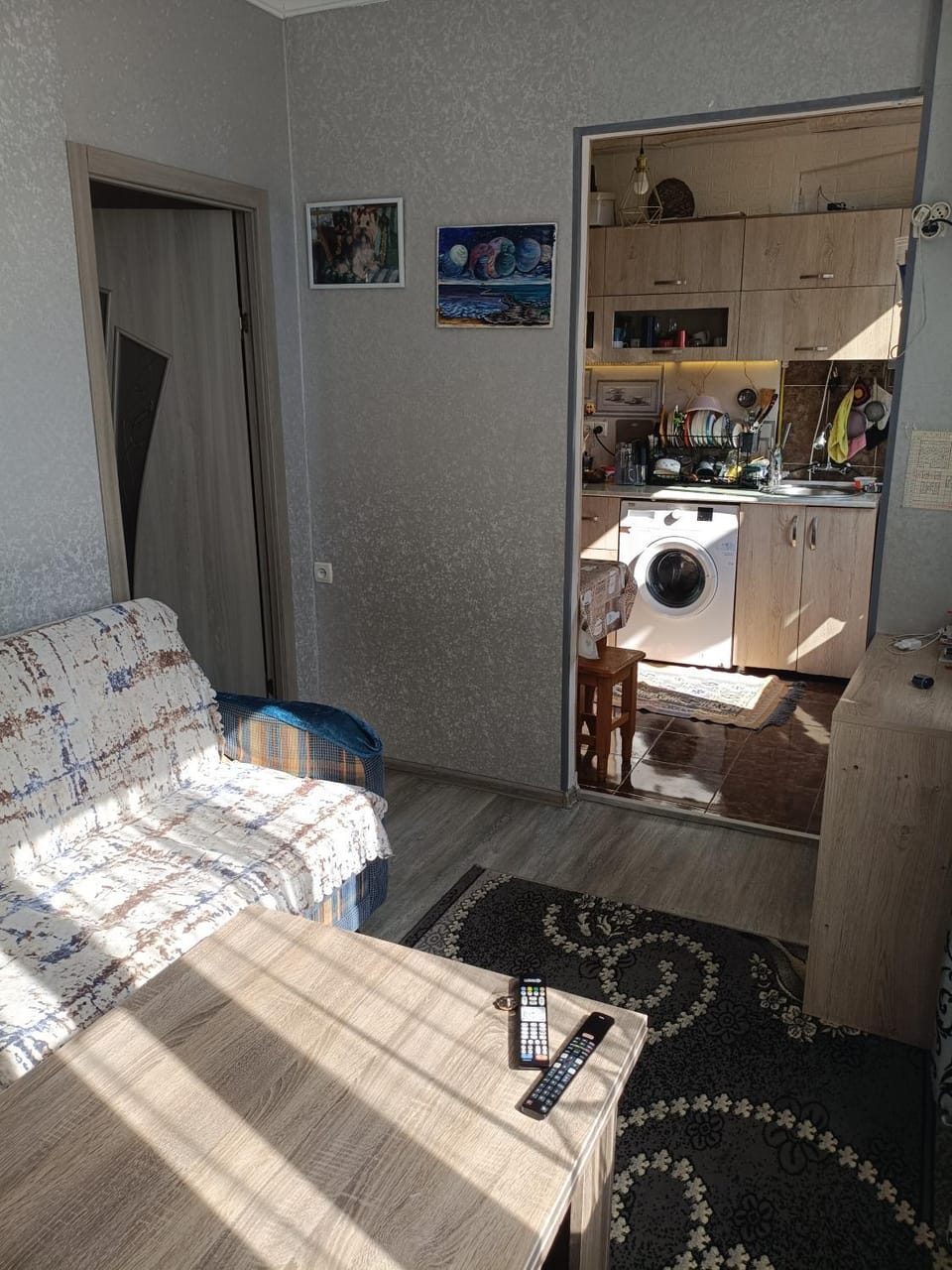 Bed, Living room