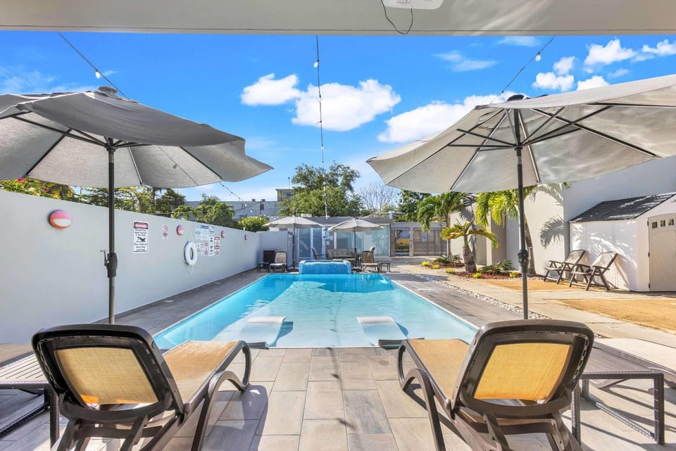 AQUA Ville Moderna - Serene 16BR Coastal Haven Villa with Pool Villa in Dorado