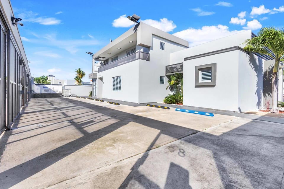 AQUA Ville Moderna - Serene 16BR Coastal Haven Villa with Pool Villa in Dorado