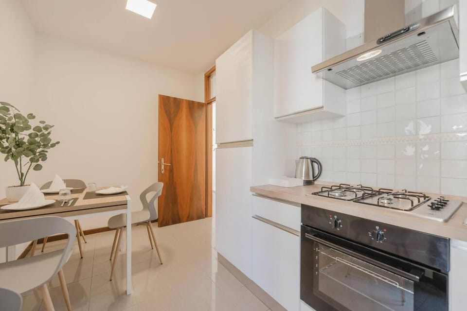 Kitchen or kitchenette, Dining area, stove