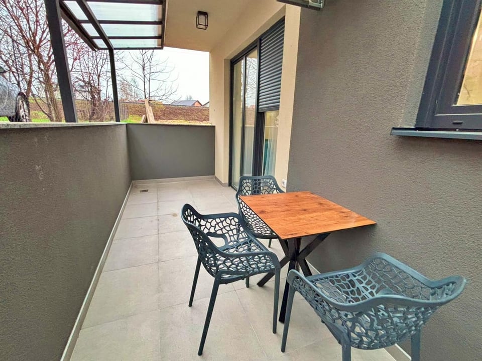 View (from property/room), Balcony/Terrace, Seating area, Dining area