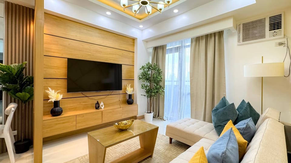 Communal lounge/ TV room, Living room, Seating area, Evening entertainment