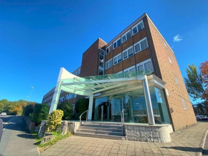 Sapphire Luxe- Basingstoke Sleeps 4 with Free Parking Apartment in Basingstoke
