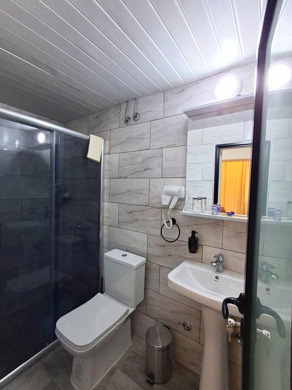 Toilet, Bathroom, towels