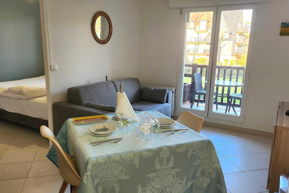 Nice T2 with balcony - near beach Apartment in Cabourg
