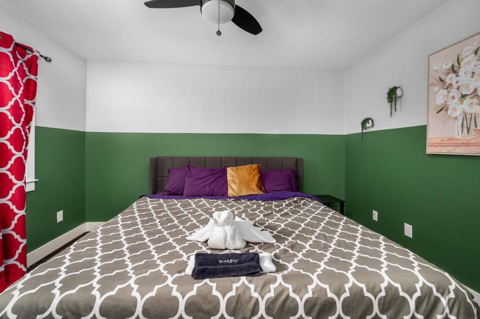 Modern Quirky Apartment Near Medical Center Apartment in Houston
