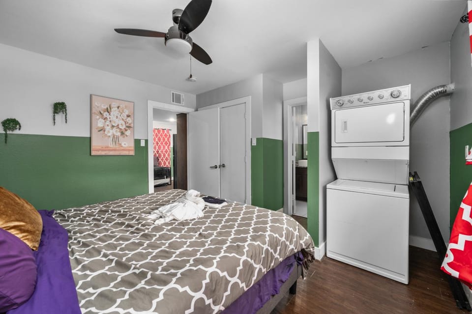 Modern Quirky Apartment Near Medical Center Apartment in Houston
