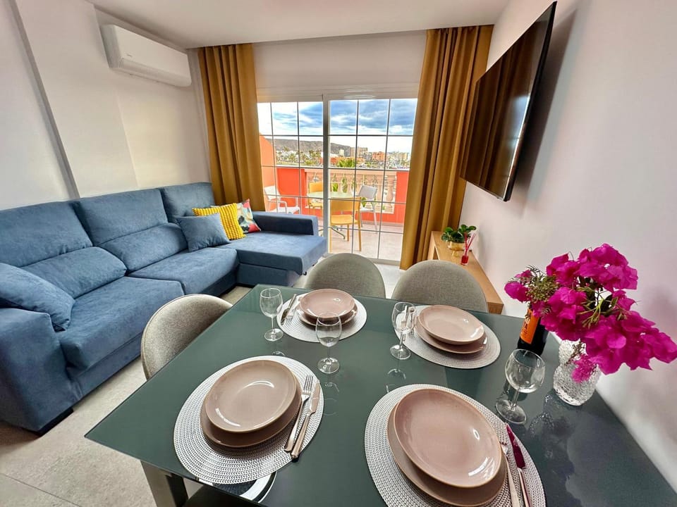 TV and multimedia, Living room, Seating area, Dining area