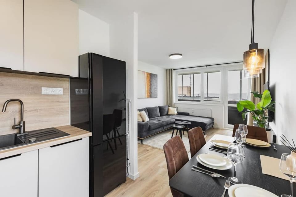 Kitchen or kitchenette, Living room, Seating area, Dining area, oven
