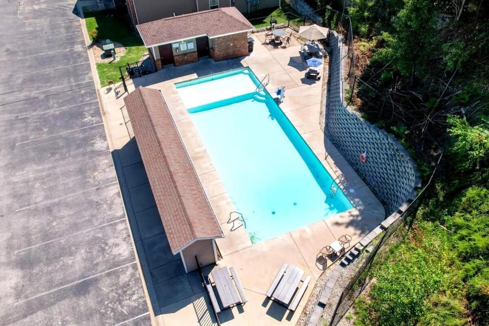Property building, Bird's eye view, Pool view, Swimming pool