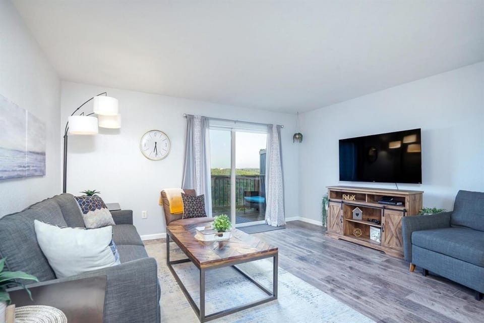 Communal lounge/ TV room, TV and multimedia, Living room