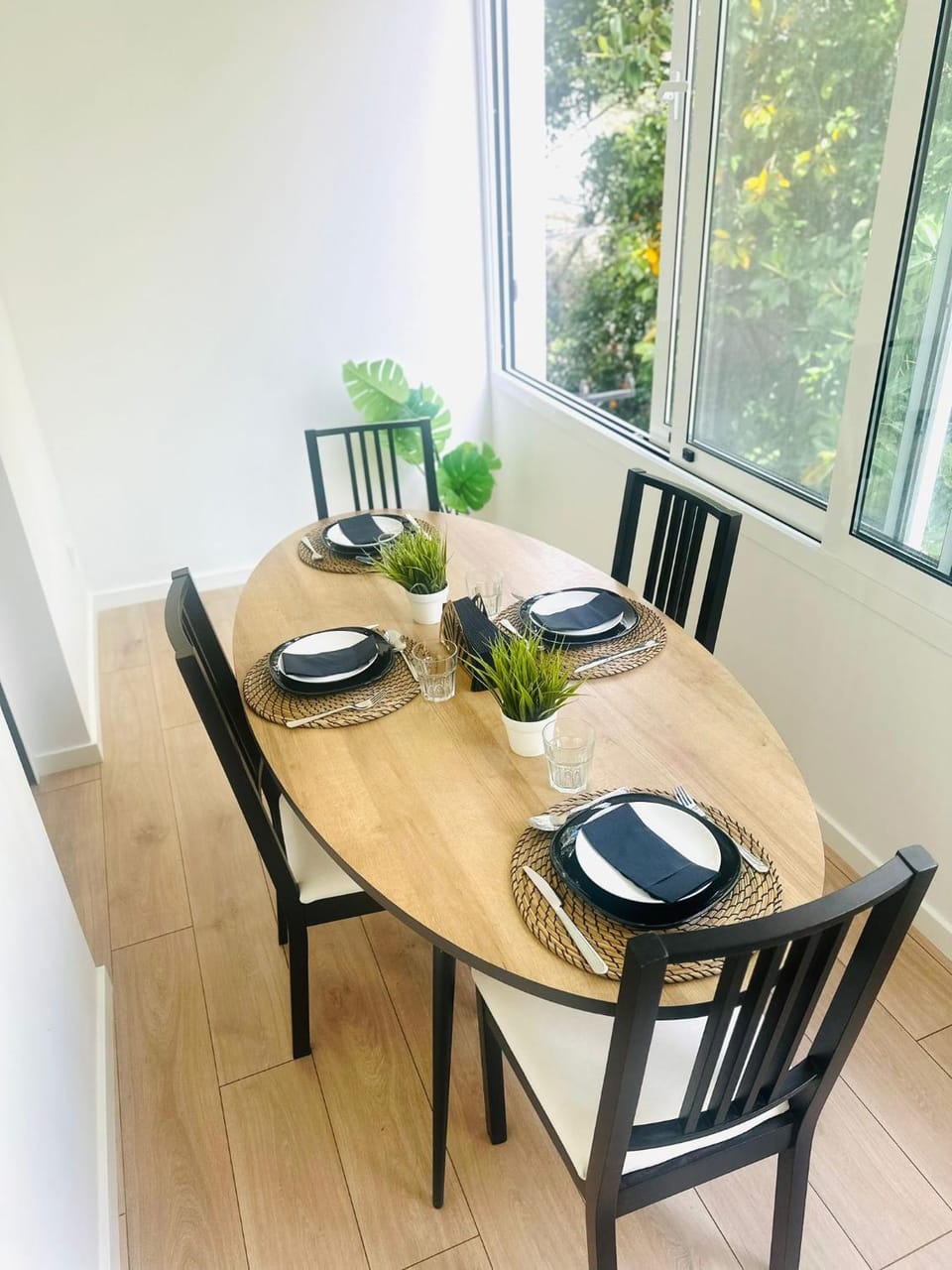 Living room, Dining area