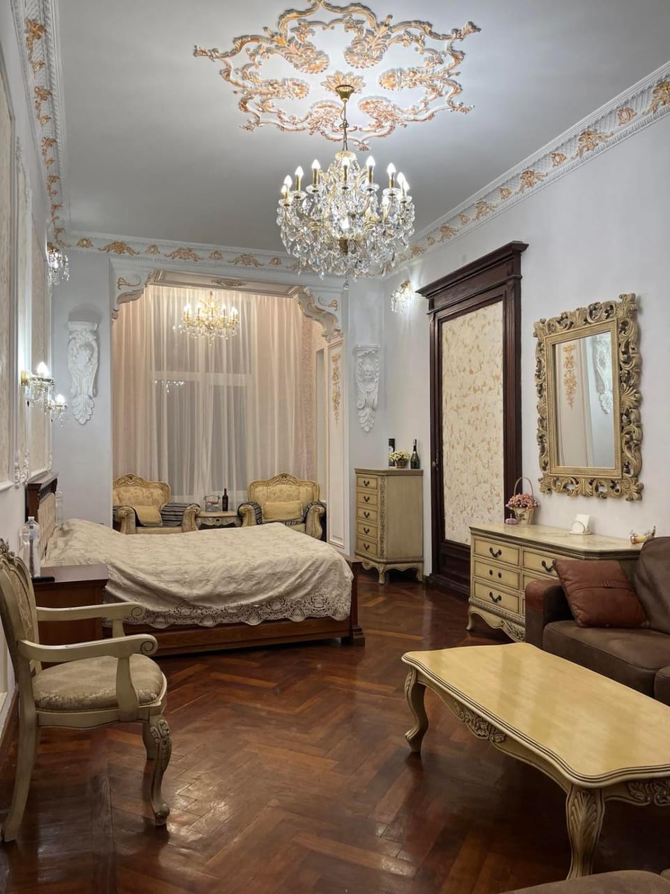 Bed, Living room, Photo of the whole room, Seating area