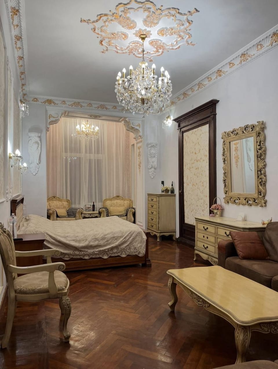 Photo of the whole room, Bedroom