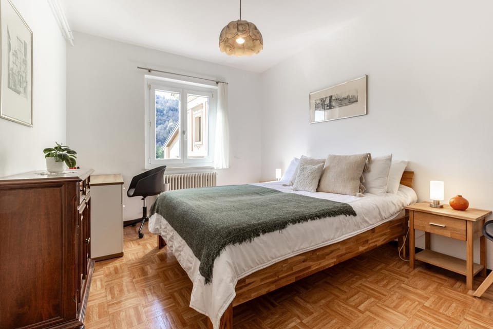 Bed, Photo of the whole room, Bedroom