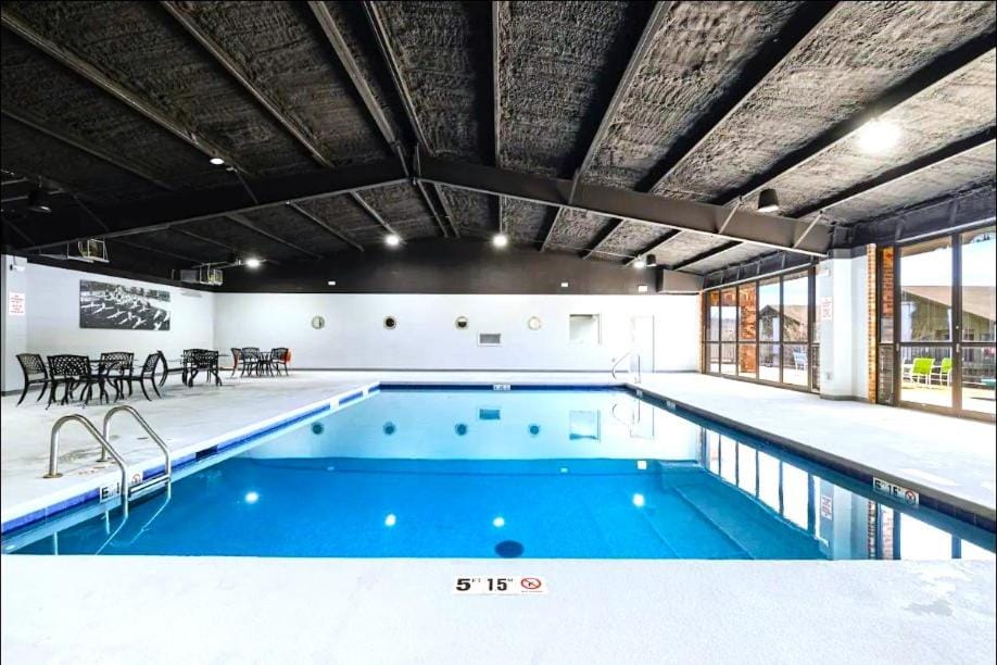 Pool view, Swimming pool