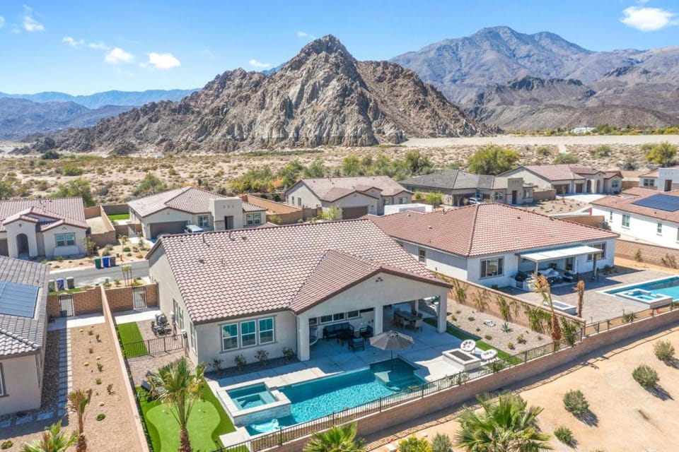 Luxury Desert Escape Private Pool Putting Green Outdoor Oasis House in La Quinta