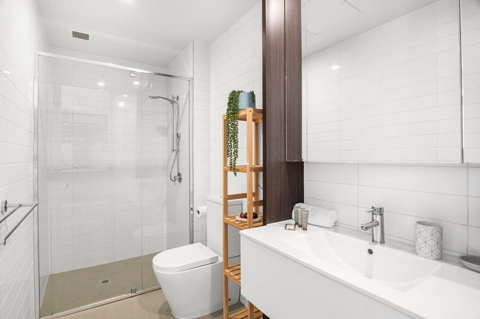 Modern 2-Bedroom Retreat Minutes from St Kilda Apartment in Saint Kilda