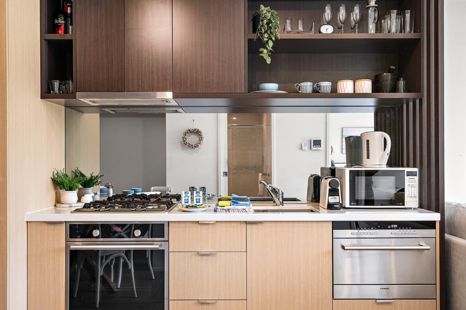 Modern 2-Bedroom Retreat Minutes from St Kilda Apartment in Saint Kilda