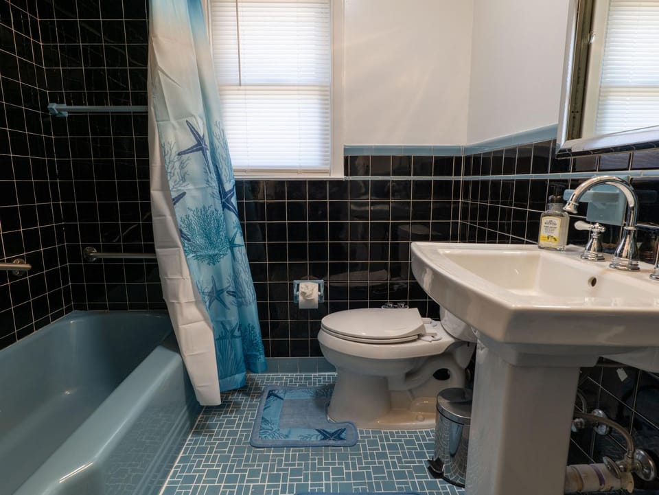 Cozy Apt Lake Park Station Airport Hospital NJ NYC Apartment in Rahway