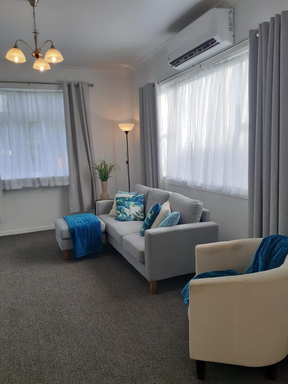 Luxury Living Central College Estate Springvale Villa in Whanganui