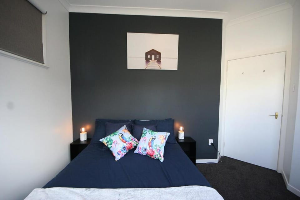 Luxury Living Central College Estate Springvale Villa in Whanganui
