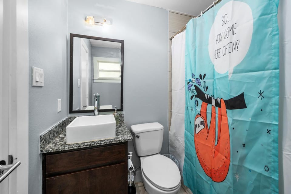 Sleek 1BR Retreat Near NRG and Med Center Apartment in Houston