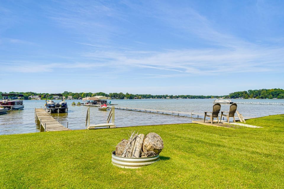 Swim & Fish! Lakefront Apt w/ Hot Tub & Grill! Apartment in Ohio