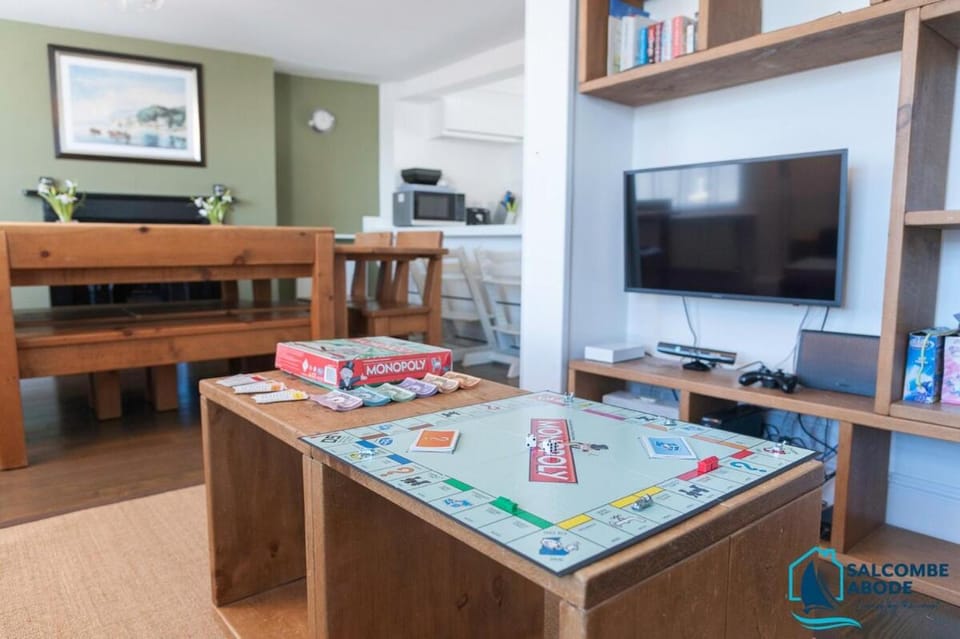 Absolute Heart of Salcombe - Estuary Views, Sauna, Hot Tub House in Salcombe