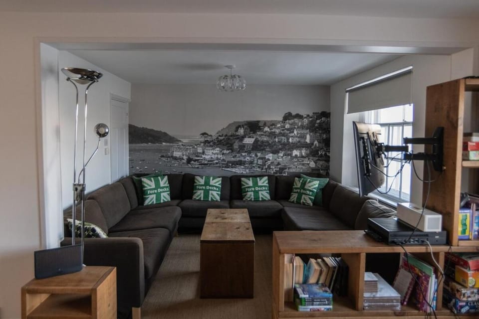 Absolute Heart of Salcombe - Estuary Views, Sauna, Hot Tub House in Salcombe