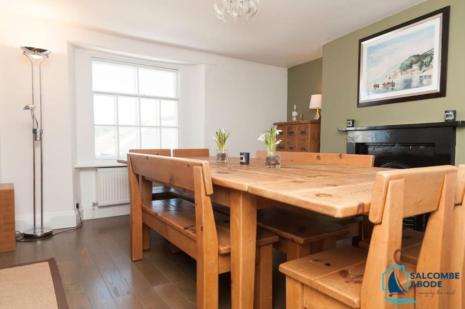 Absolute Heart of Salcombe - Estuary Views, Sauna, Hot Tub House in Salcombe