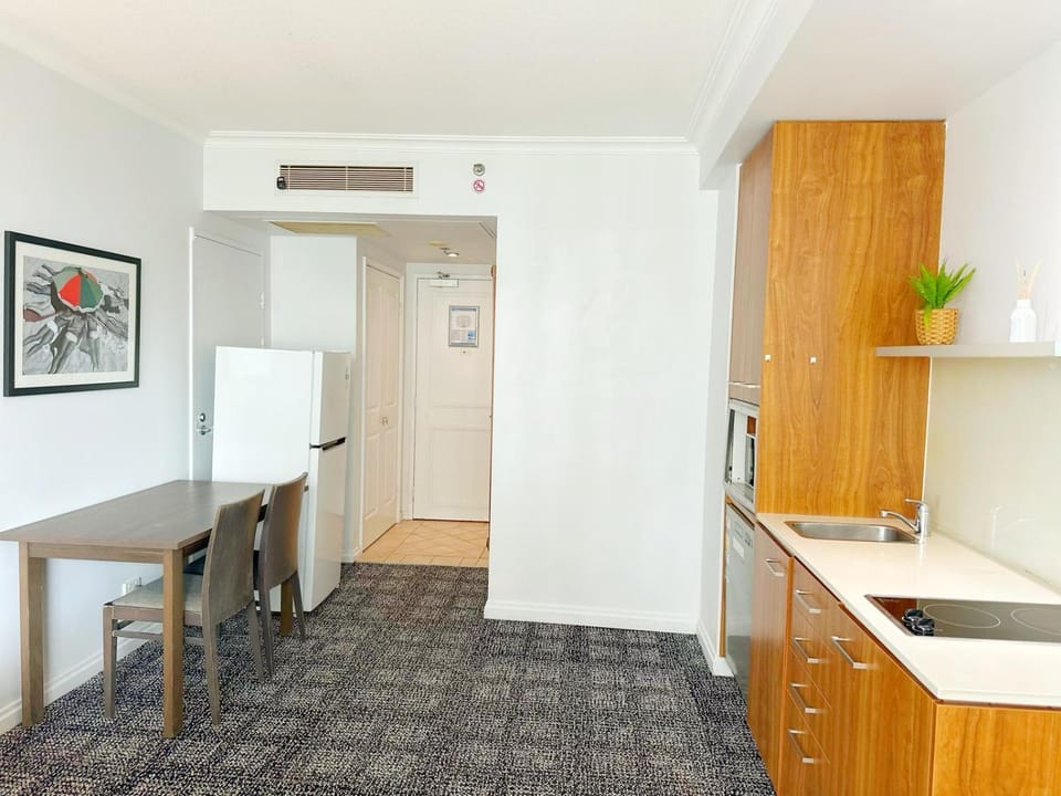 Legends Privately Managed Units Apartment in Surfers Paradise