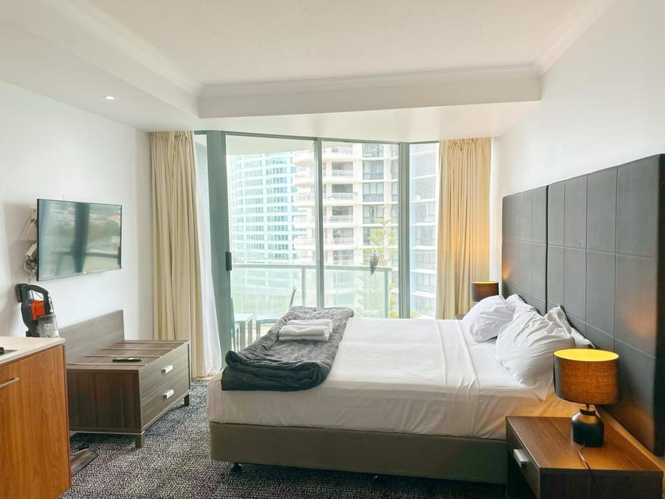 Legends Privately Managed Units Apartment in Surfers Paradise
