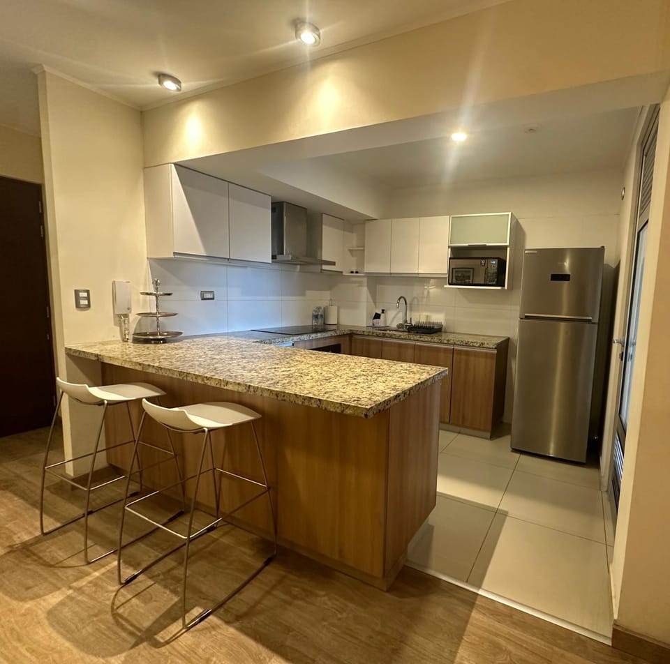Kitchen or kitchenette, minibar