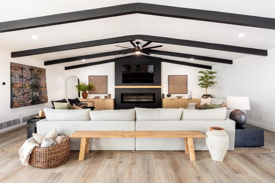 TV and multimedia, Living room, Seating area, fireplace