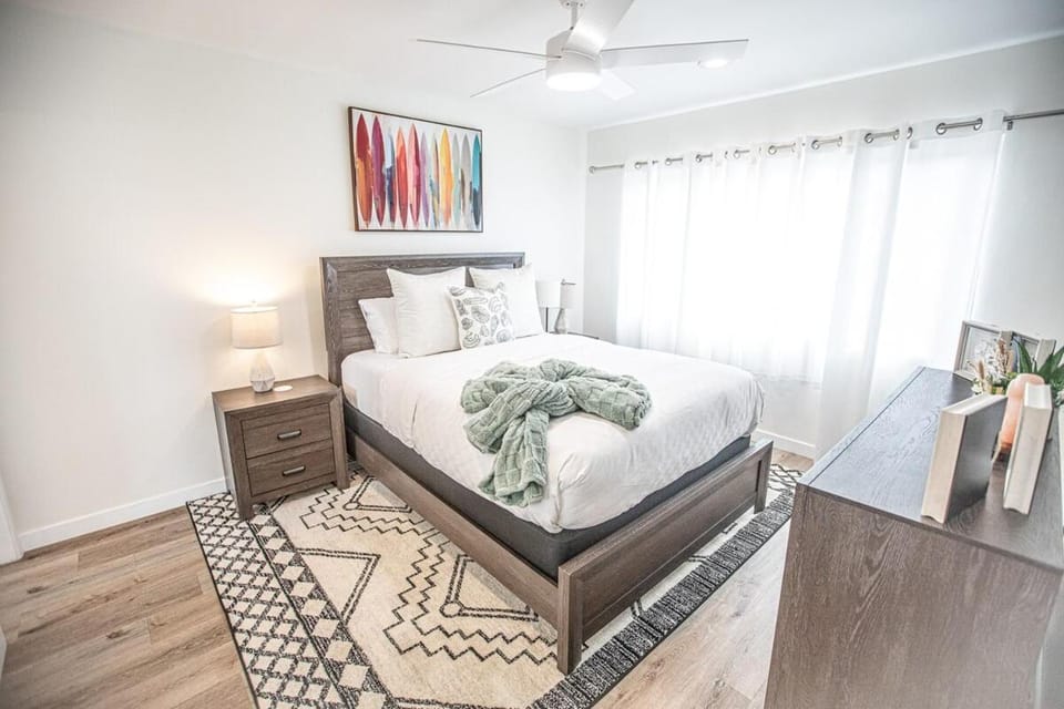 Bed, Photo of the whole room, Bedroom