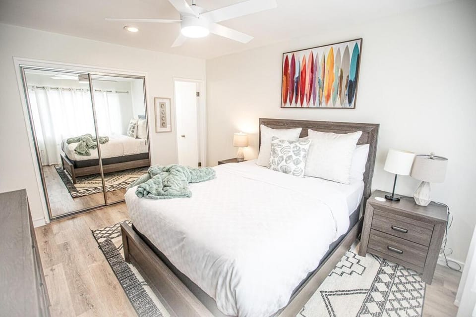 Bed, Photo of the whole room, Bedroom