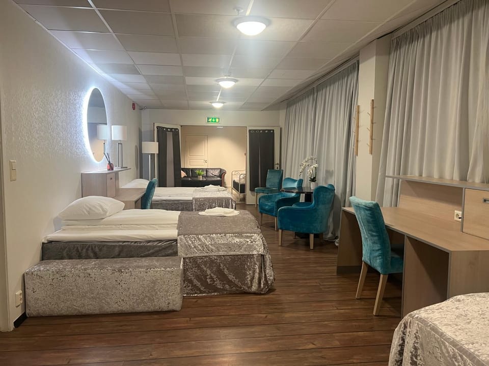 Bed, Seating area, Bedroom