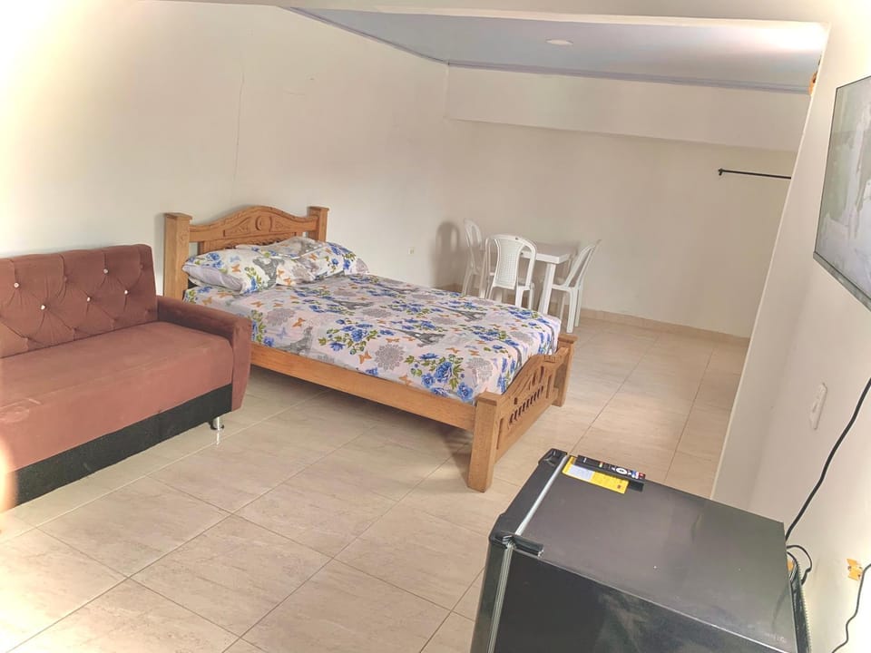 Bed, TV and multimedia, Photo of the whole room