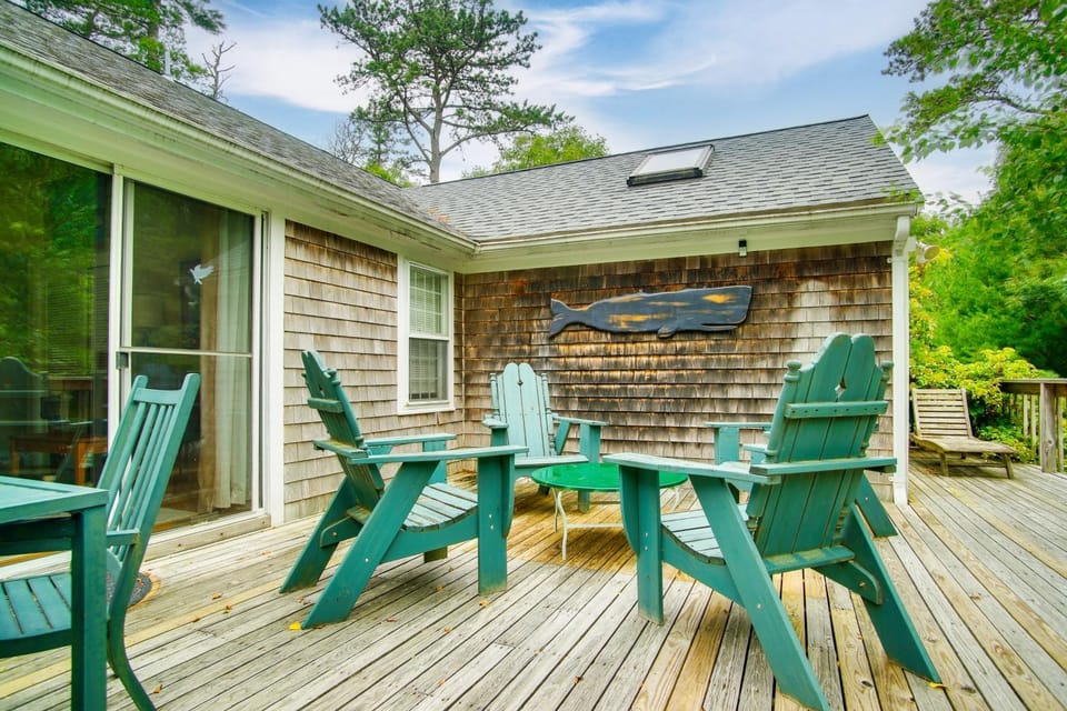 Mashpee River Adventures! Serene Family Retreat House in Mashpee
