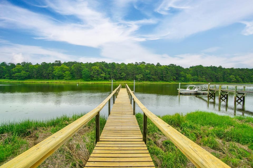 Mashpee River Adventures! Serene Family Retreat House in Mashpee