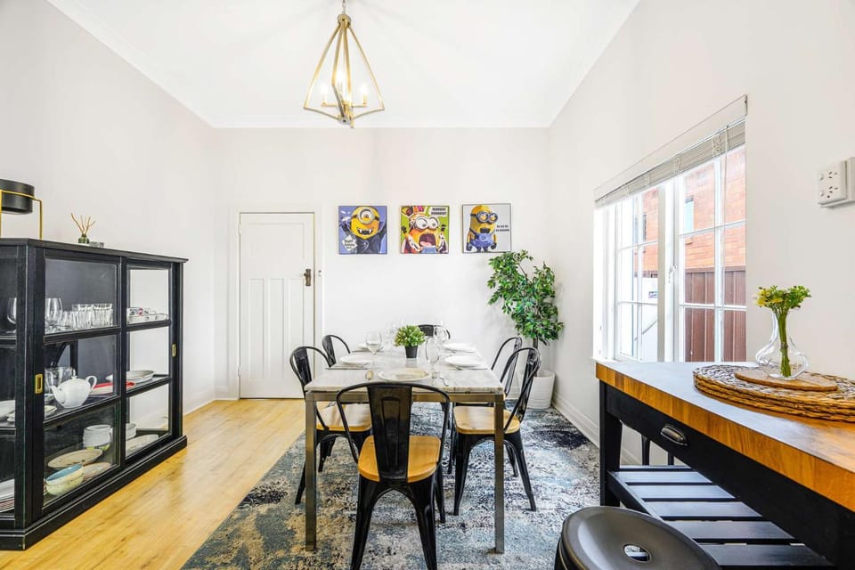 Spacious 4BR Straithfield house close 2 airport city House in Sydney