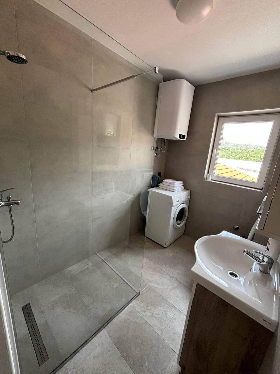 Shower, Toilet, Bathroom, Bath, towels