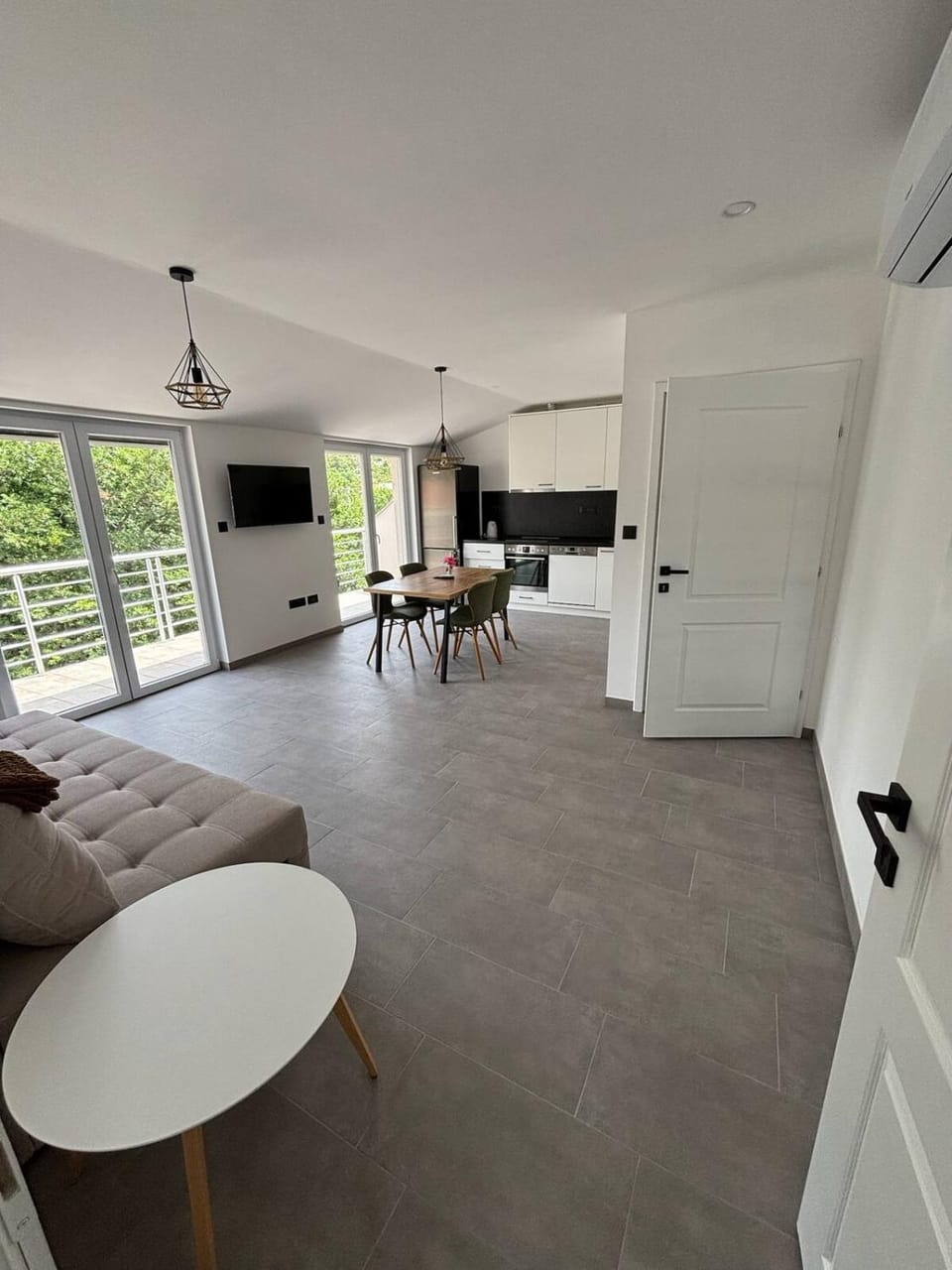 TV and multimedia, Kitchen or kitchenette, Living room, Seating area, Dining area