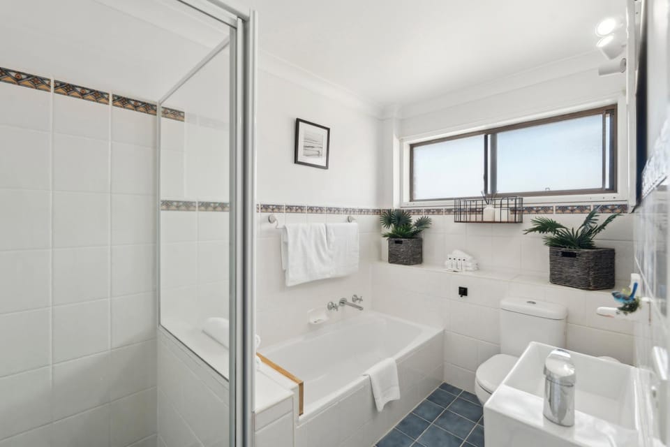 Barefoot On First - Pool, Beach, Family - Friendly House in Middle Arm